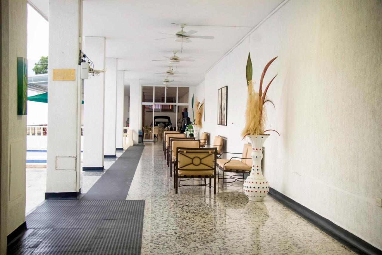 Hotel Mall Santana Del Rio 拉多拉达 外观 照片